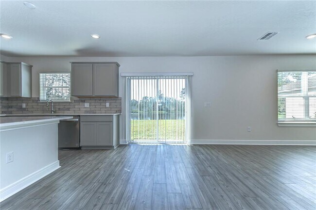 Building Photo - 30600 Thunderbird Dr