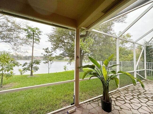 Building Photo - 5152 Woodfield Way