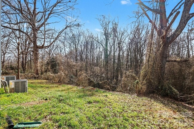 Building Photo - 104 10th Ave SE