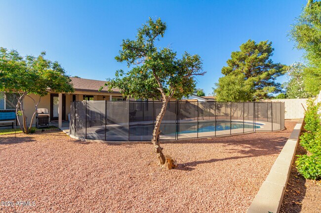 Building Photo - 4524 E Voltaire Ave