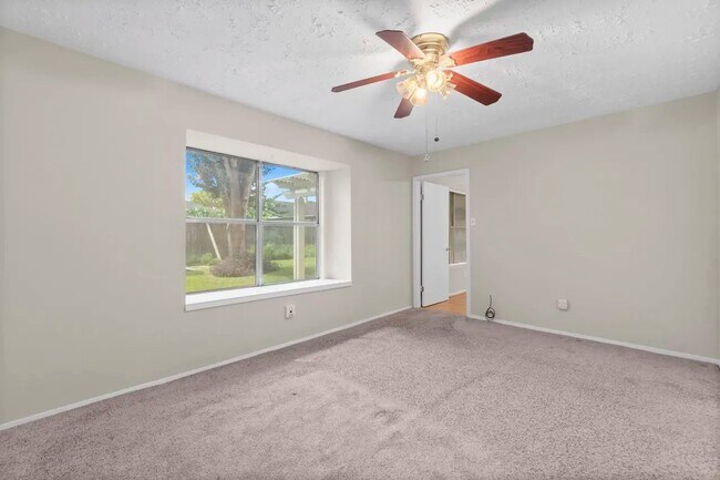 Building Photo - 18703 Lippizaner Dr