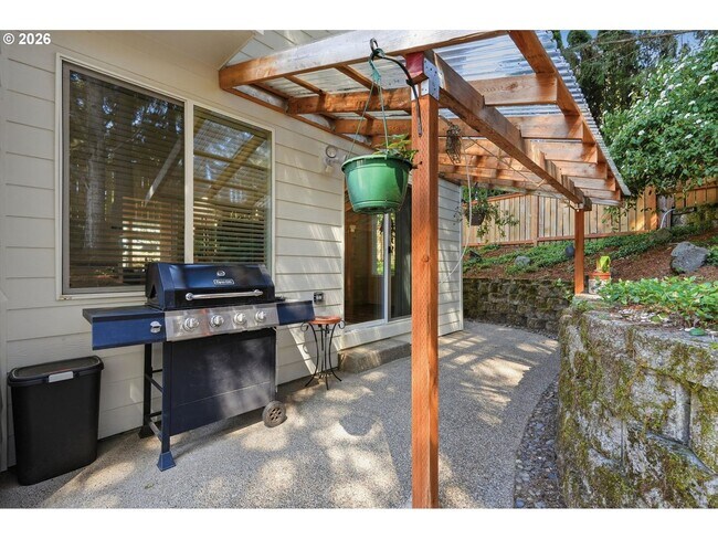 Building Photo - Beautifully Updated 5BR Home with Designer Kitchen, Main-Level Suite & Private Backyard Oasis Nea...
