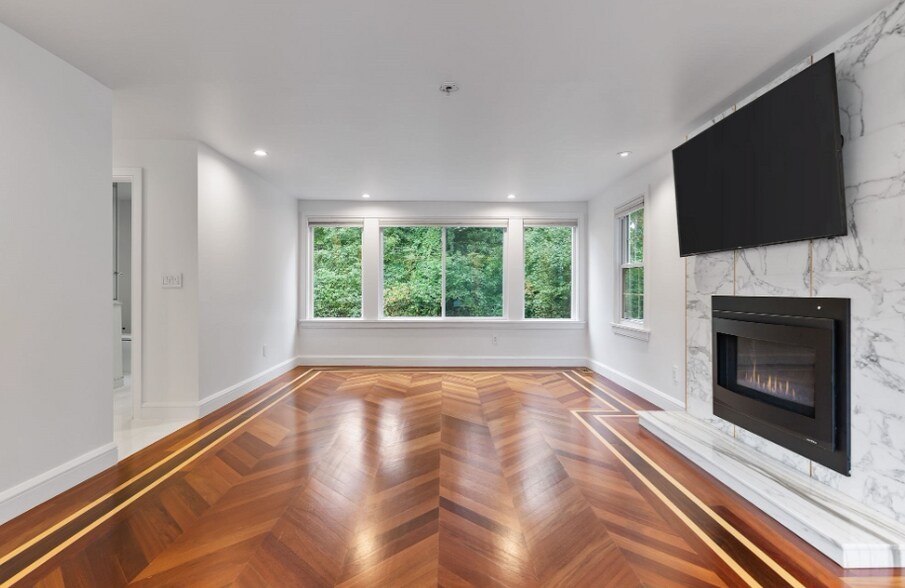 Building Photo - 4 Hadley Rd