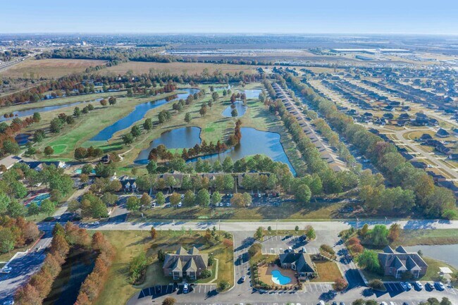 Building Photo - 501 Par Dr