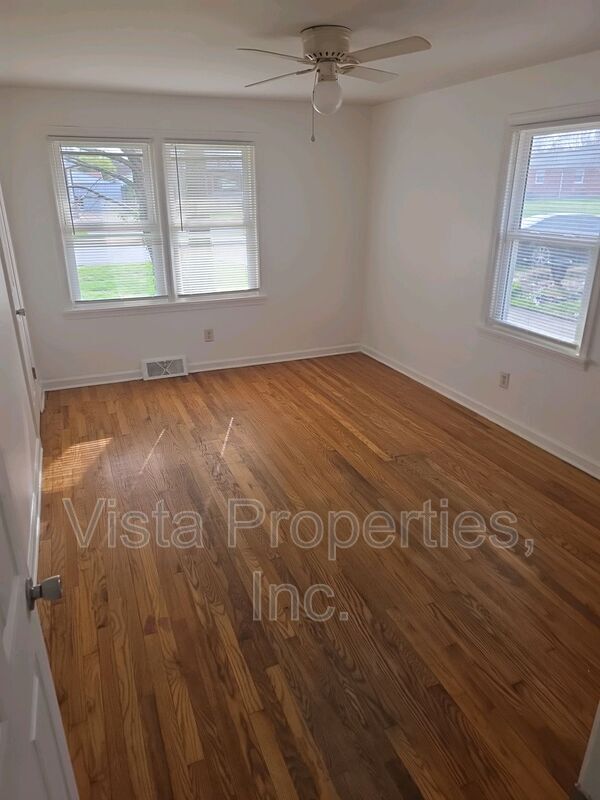 Building Photo - 7802 Columbine Dr