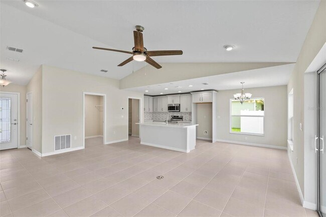 Building Photo - 11 Buffalo Grove Dr