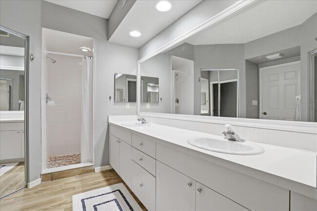 Building Photo - 6425 Shoreline Dr