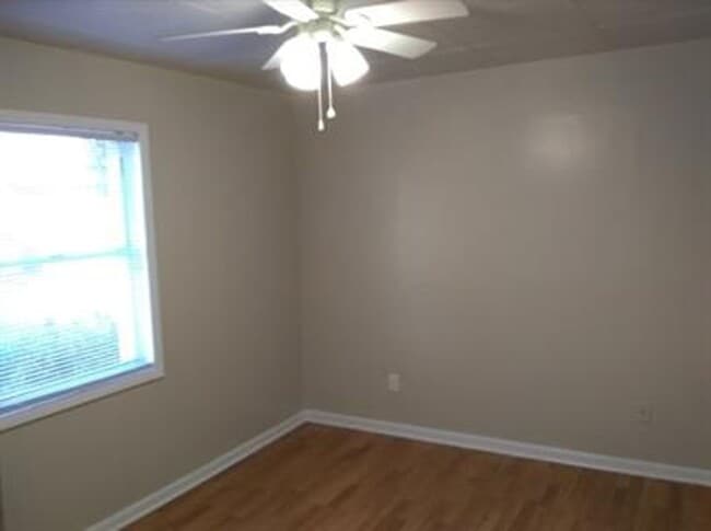 Building Photo - 502 Maplewood Dr