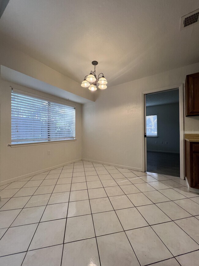 Building Photo - 9123 Alpine Trail St