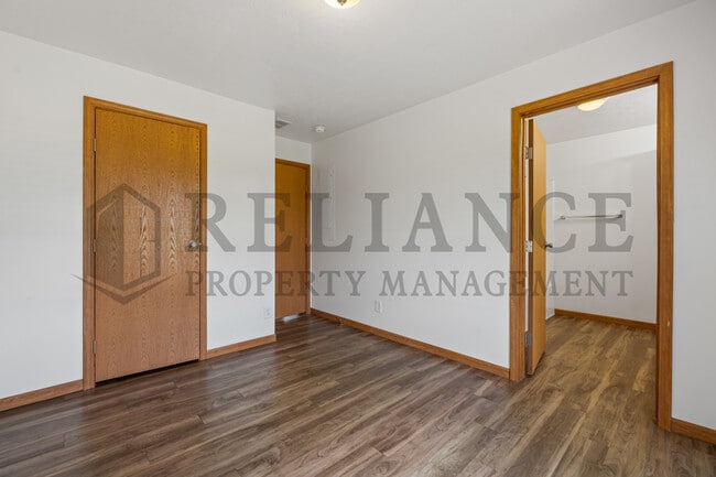 Building Photo - 305 S Elm St