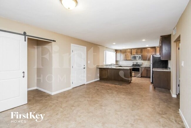 Building Photo - 4716 S Kenwood Ln