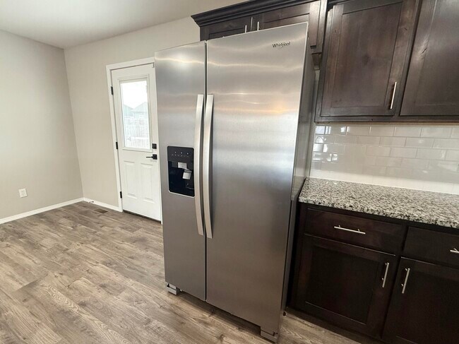 Building Photo - 633 S Southgate Dr