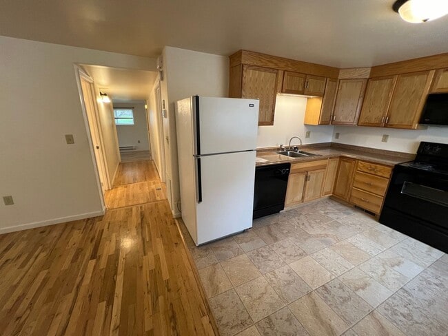 Building Photo - 1-2 Bedroom 1 Bath House with Garage, Newl...