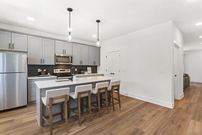 Building Photo - Madison townhome for rent. 3 bed/3.5 bath ...
