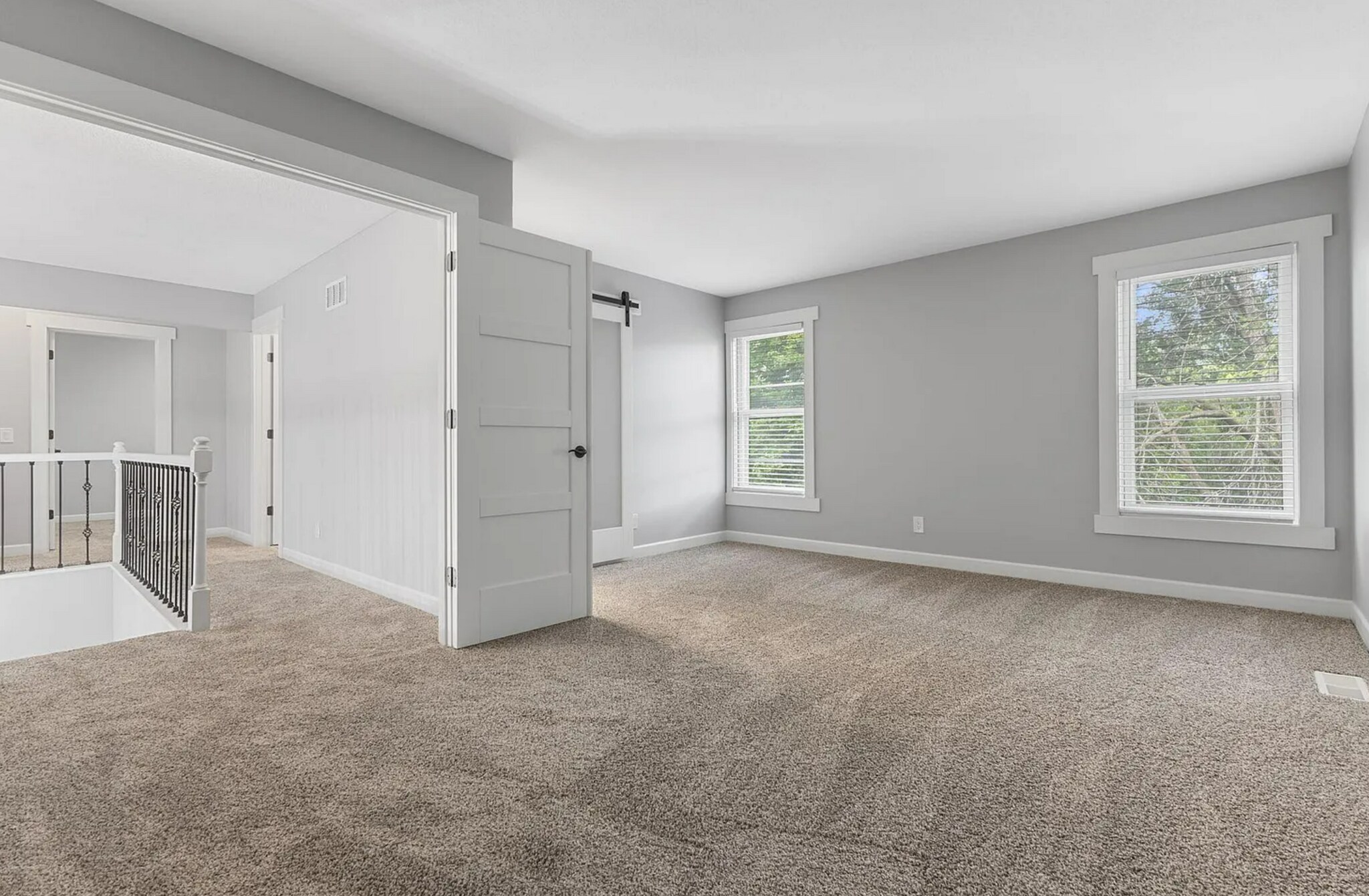 Building Photo - 1900 Vernon Dr S