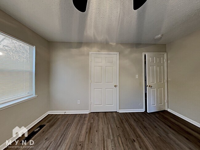 Building Photo - 5170 Hickory Dr NE