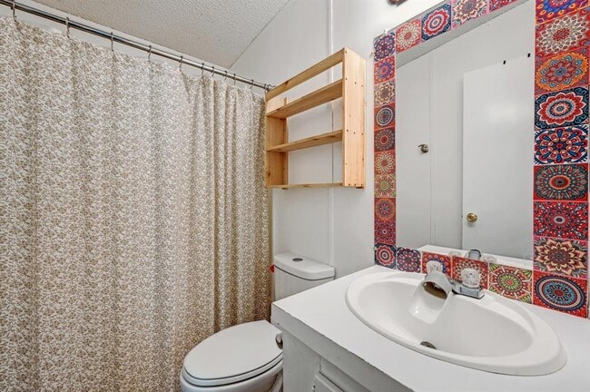 Building Photo - 241 Glenwood Dr