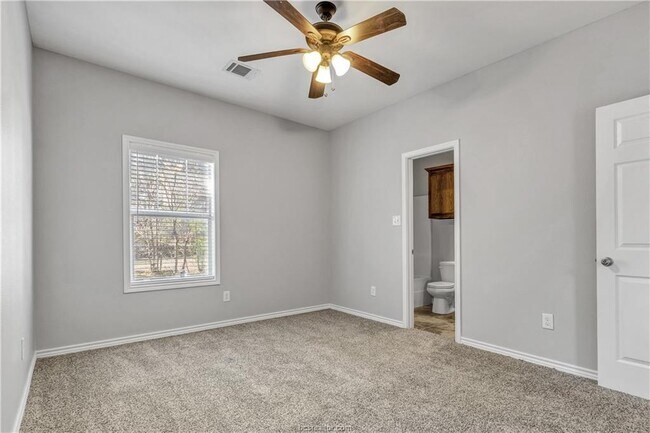 Building Photo - 108 Gilchrist Ave