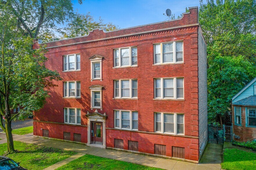 Building Photo - 5102 N Winchester Ave