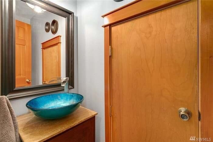 Building Photo - 1915 24th Ave S