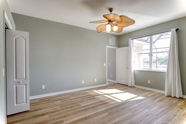 Building Photo - Annual Pool Home in The Stoneybrook Community of Venice!