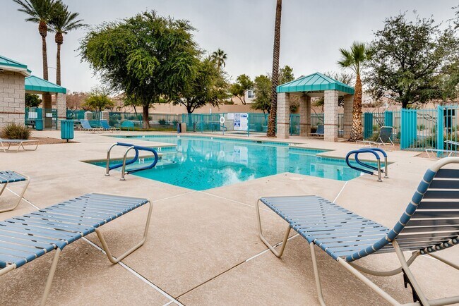 Building Photo - Gorgeous, recently renovated Green Valley ...