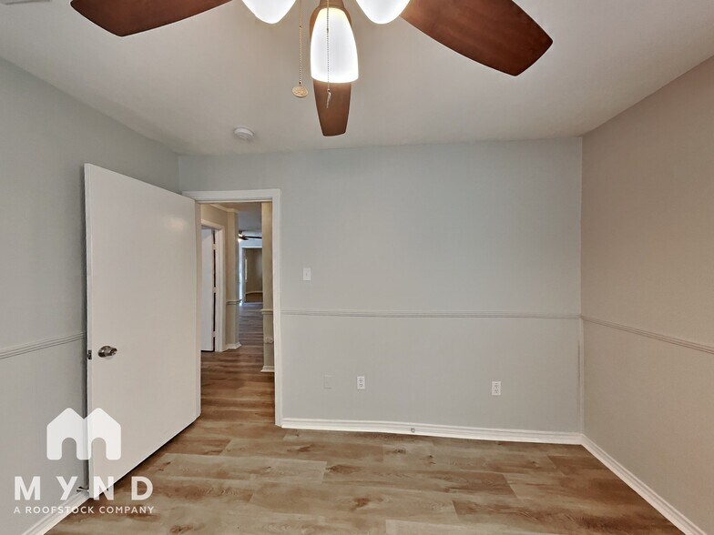 Building Photo - 110 N Redford Ln