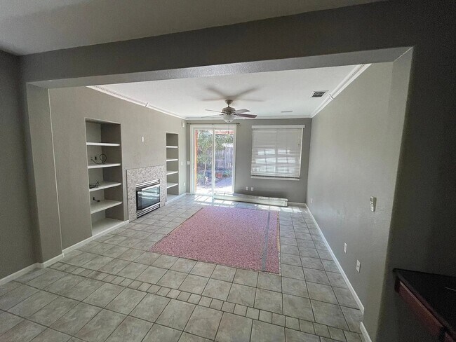 Building Photo - 9400 Trolio Way