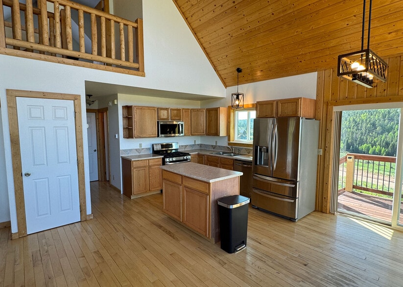 Building Photo - 61 Muskrat Lake Vw