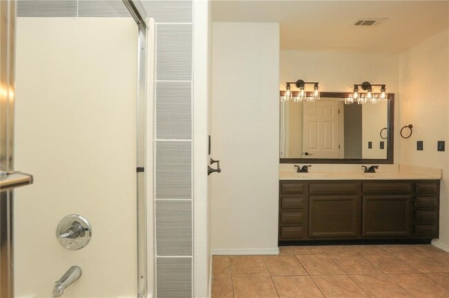 Building Photo - 900 SW River Rock St