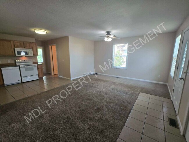 Building Photo - 4-Bedroom Duplex in Midland