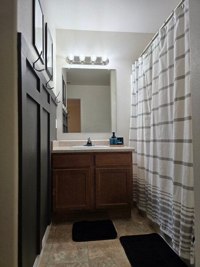 Building Photo - 2465 Theresea Ln