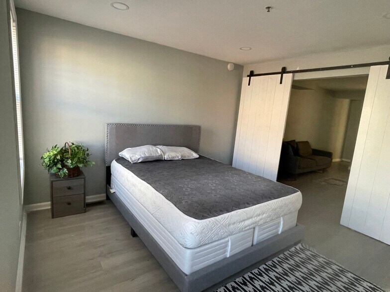 Building Photo - 1037 W Baltimore St