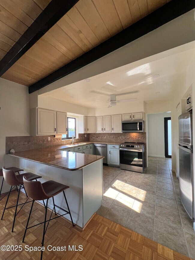 Building Photo - 2245 Sunset Ave