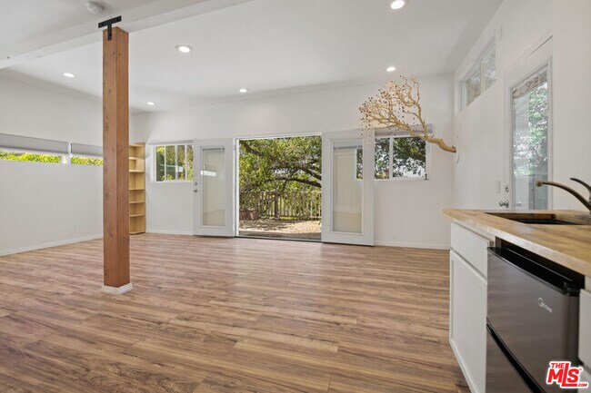 Building Photo - 1212 Fernwood Pacific Dr
