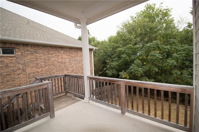 Building Photo - 5004 Bonneville Bend