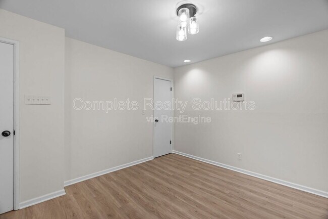 Building Photo - 560 Bardot Dr