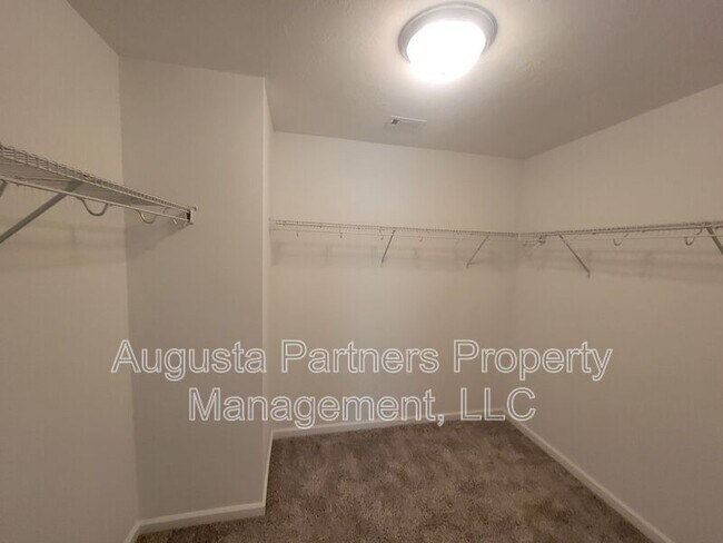 Building Photo - 1733 Ethan Way