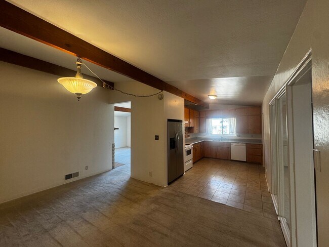 Building Photo - 3 Bed / 2 Bath Home Near Jerry Cline Park & Tennis Courts