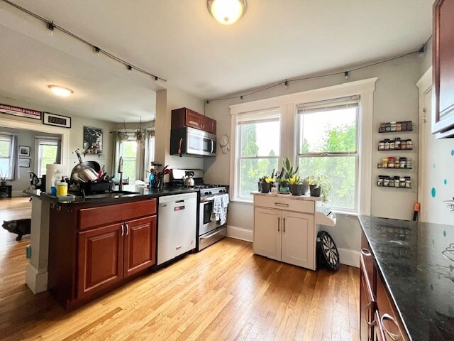 Building Photo - 4464 Washington St