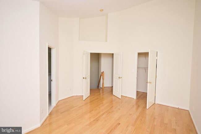 Building Photo - 43259 Sunderleigh Square