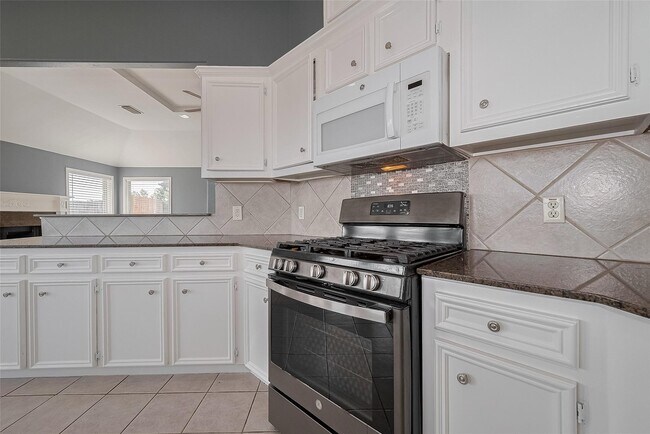 Building Photo - 9631 Highland Pointe Dr