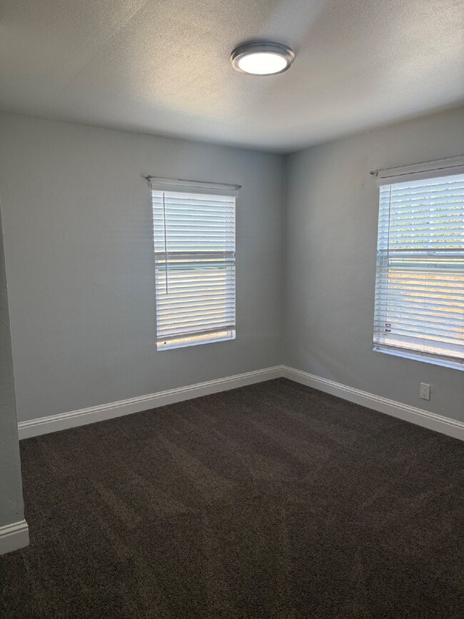 Building Photo - Charming 4-Bedroom, 2-Bath Country Home wi...