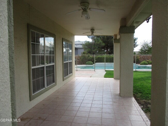 Building Photo - 2030 Paseo Del Prado Dr