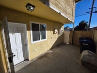 Building Photo - 524 W Greenwood Ave