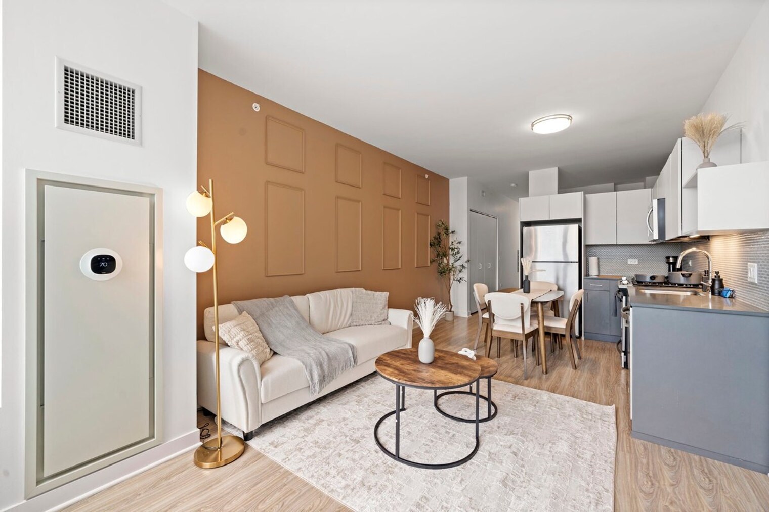 Building Photo - 720 S Wells St