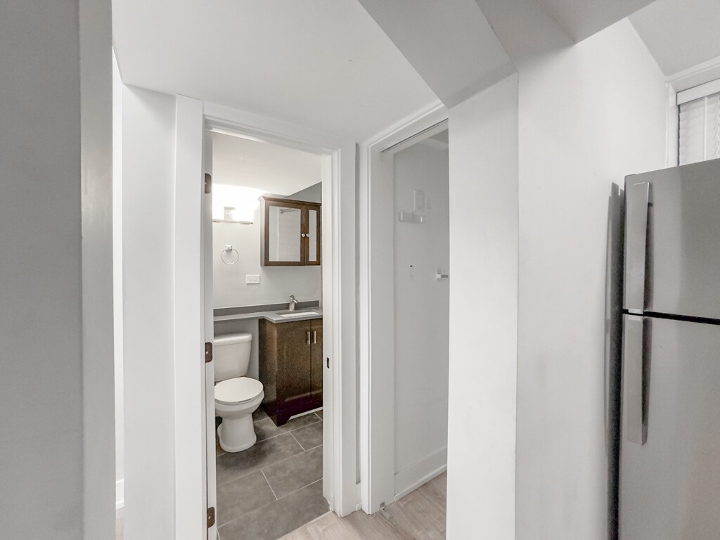 Building Photo - 4416 N Wolcott Ave