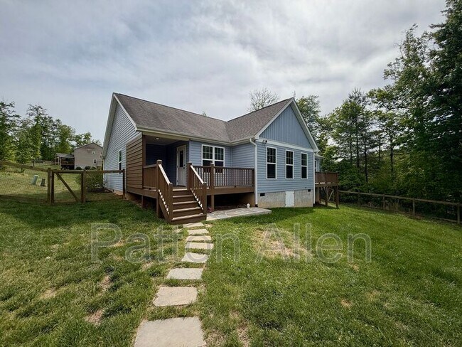 Building Photo - 47 Parrot Rd