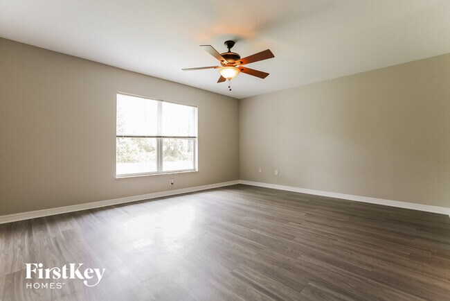 Building Photo - 2463 Alesio Ave