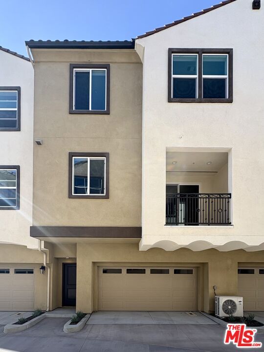 Building Photo - 2410 E Agave St